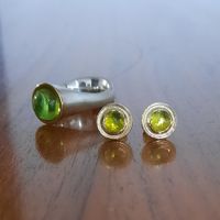 Ohrstecker in Gold 750/- mit Peridot Cabochons &euro; 490.-